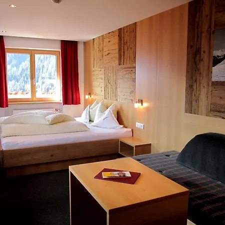 Elisabeth Inkl Der Super Sommer Card Im Sommer 2026 בית הארחה 4*